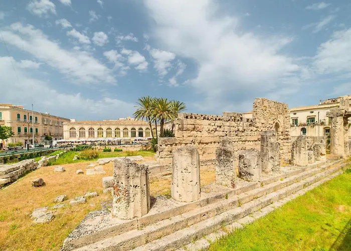 Ortigia And Temple Of Apollo Apartments